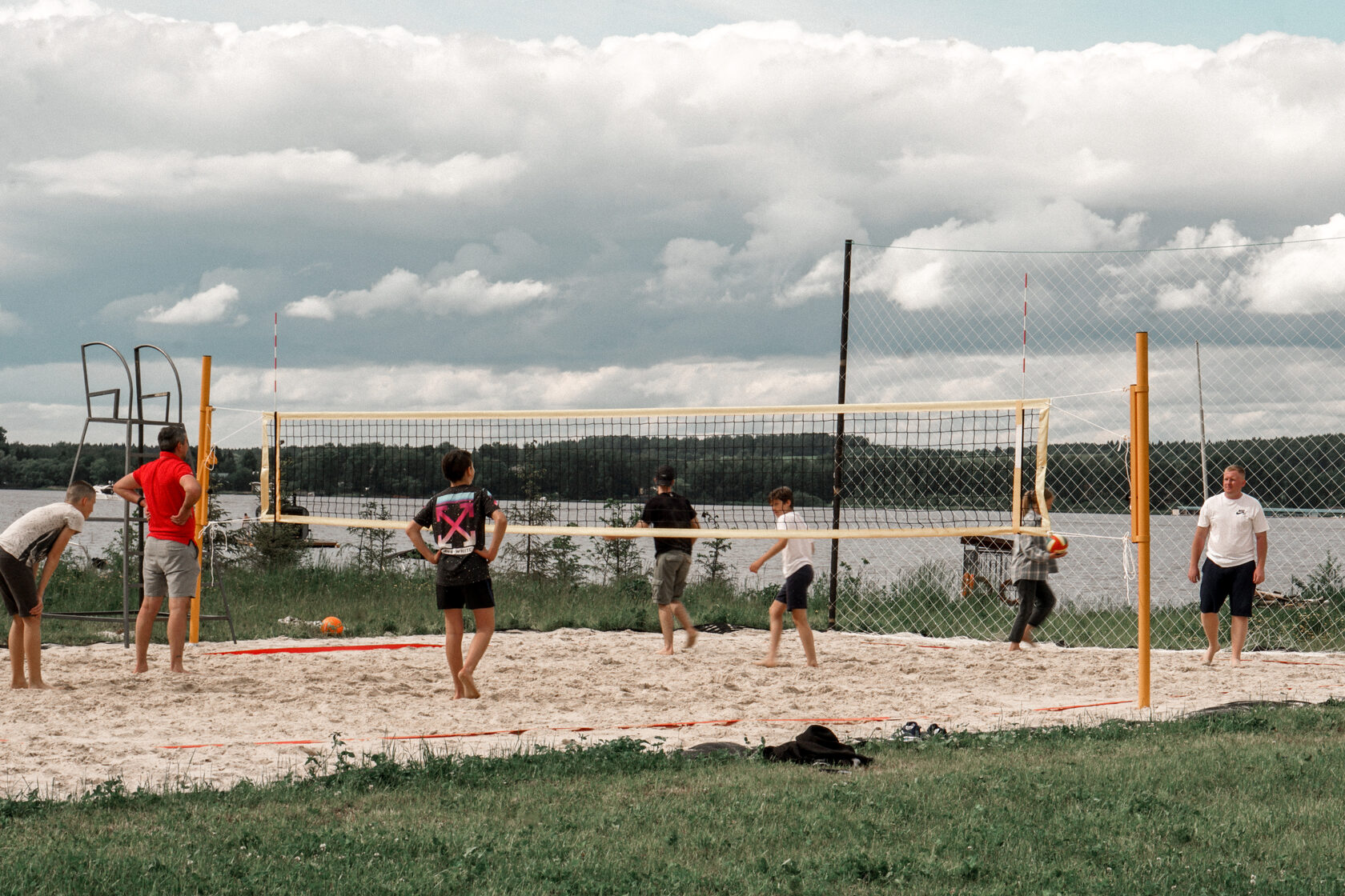 Пляжный волейбол на берегу Икшинского водохранилища в Подмосковье | Sunset  Beach Moscow