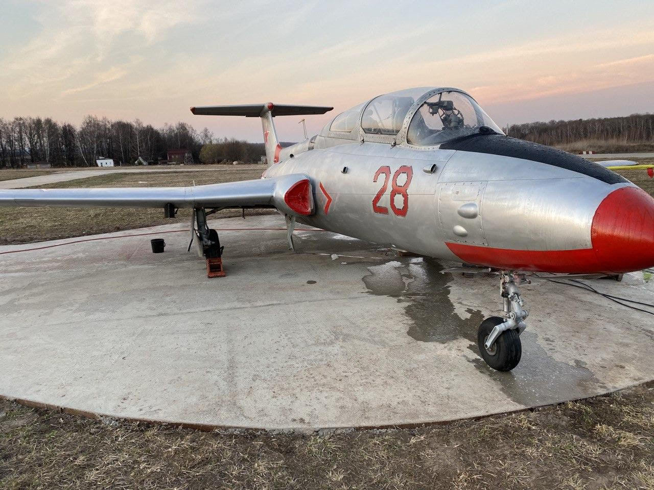 Реактивный самолет Л-29 Delfin