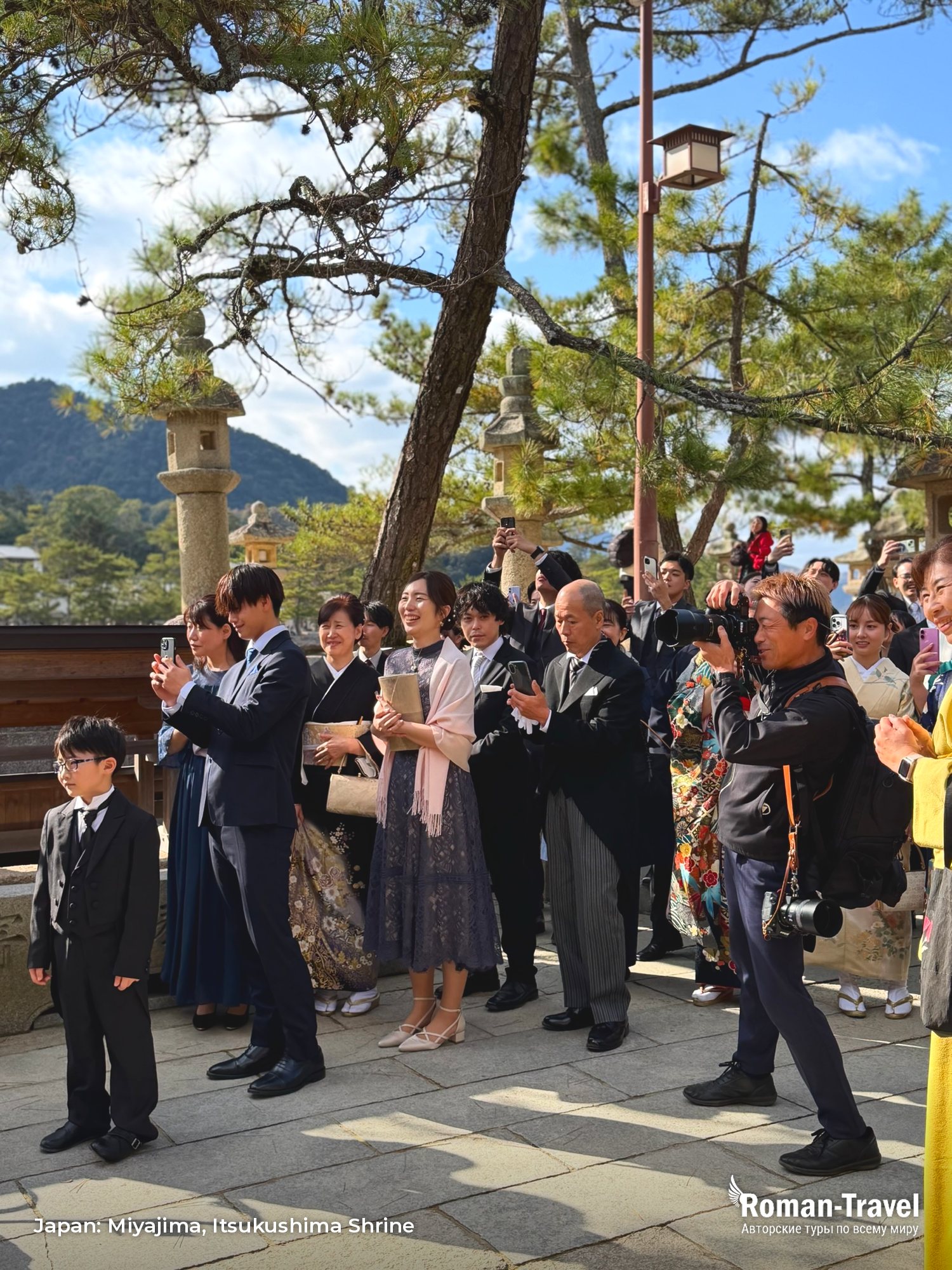 japan-miyajima-itsukushima-shrine