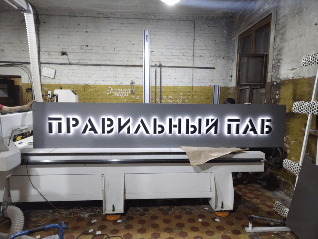 сделать заказ. заказы изготовить москва. закатные значки 25 мм 37 мм 56 мм. машинка для шитья шевронов и нашивок. дизайнерские коробки.