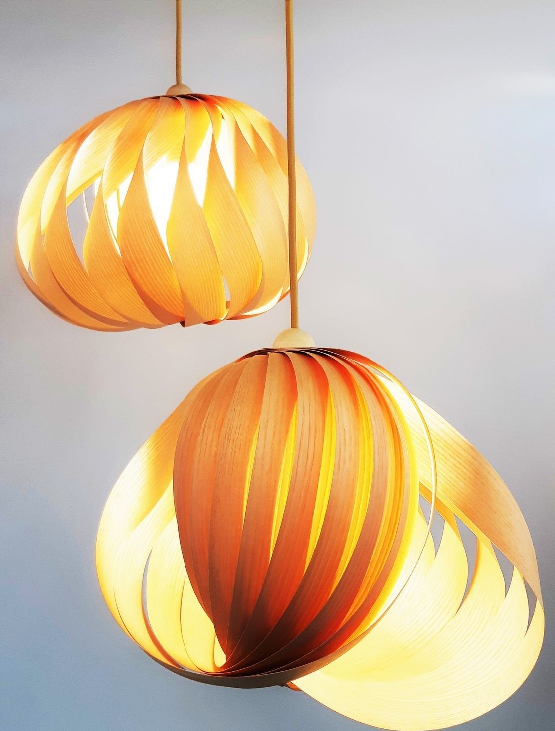 подвесной светильник из шпона, деревянный светильник в стиле эко-минимализм