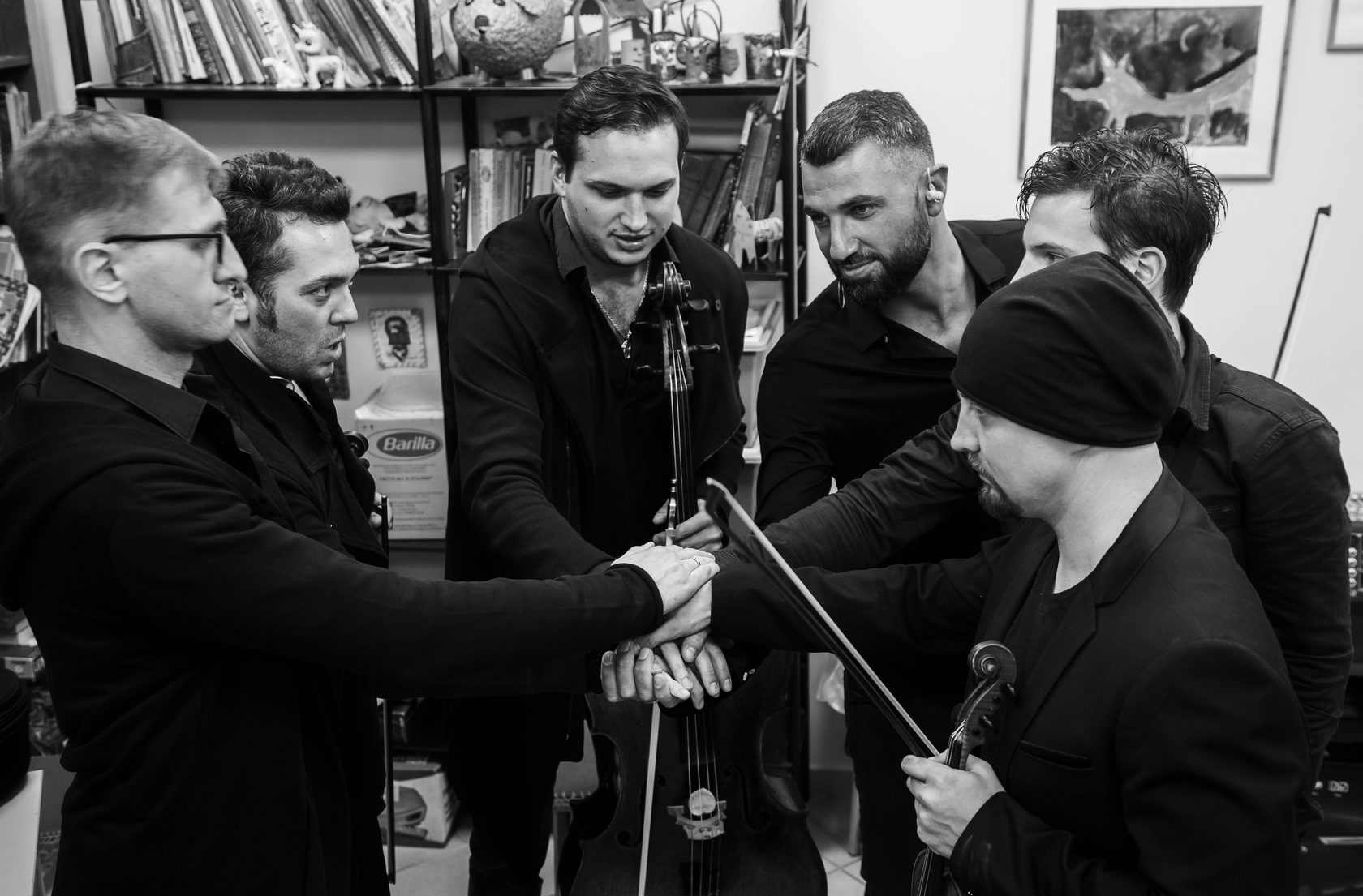 Universal band москва. Universal music band. шторм universal music band. группа musicians. шторм universal music band.