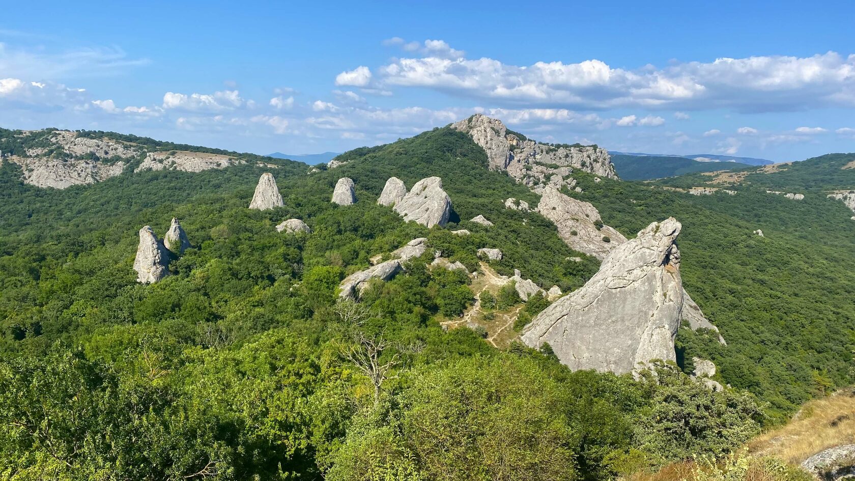 Храм солнца в Крыму Тышлар. Храм солнца Ялта. Храм на скалы в Крыму.