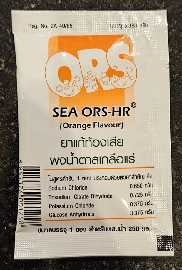 Пакетик SEA ORS-HR с составом: хлорид натрия, цитрат натрия, хлорид калия, глюкоза