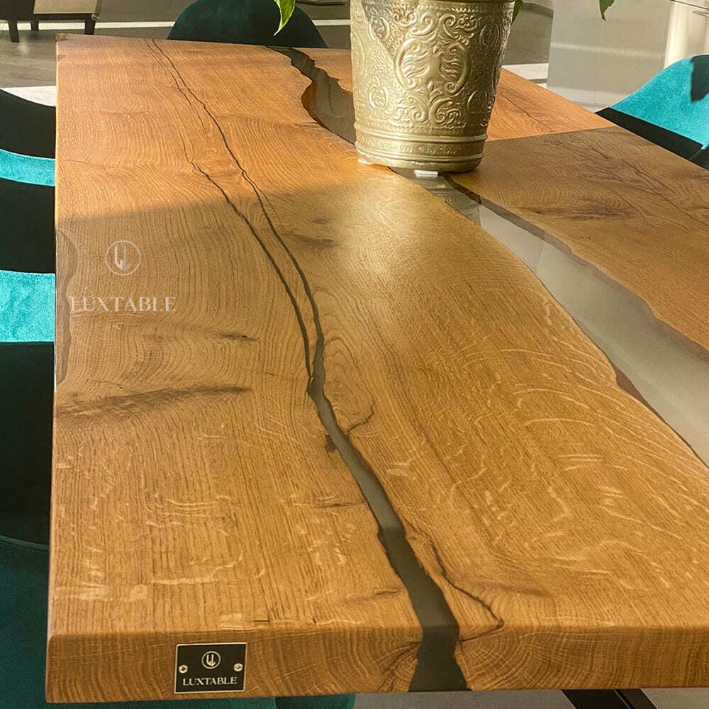 Epoxidharz Tische Alagoas aus europäischem Nussbaum und hellblauem Epoxidharz mit Metallic Effekt