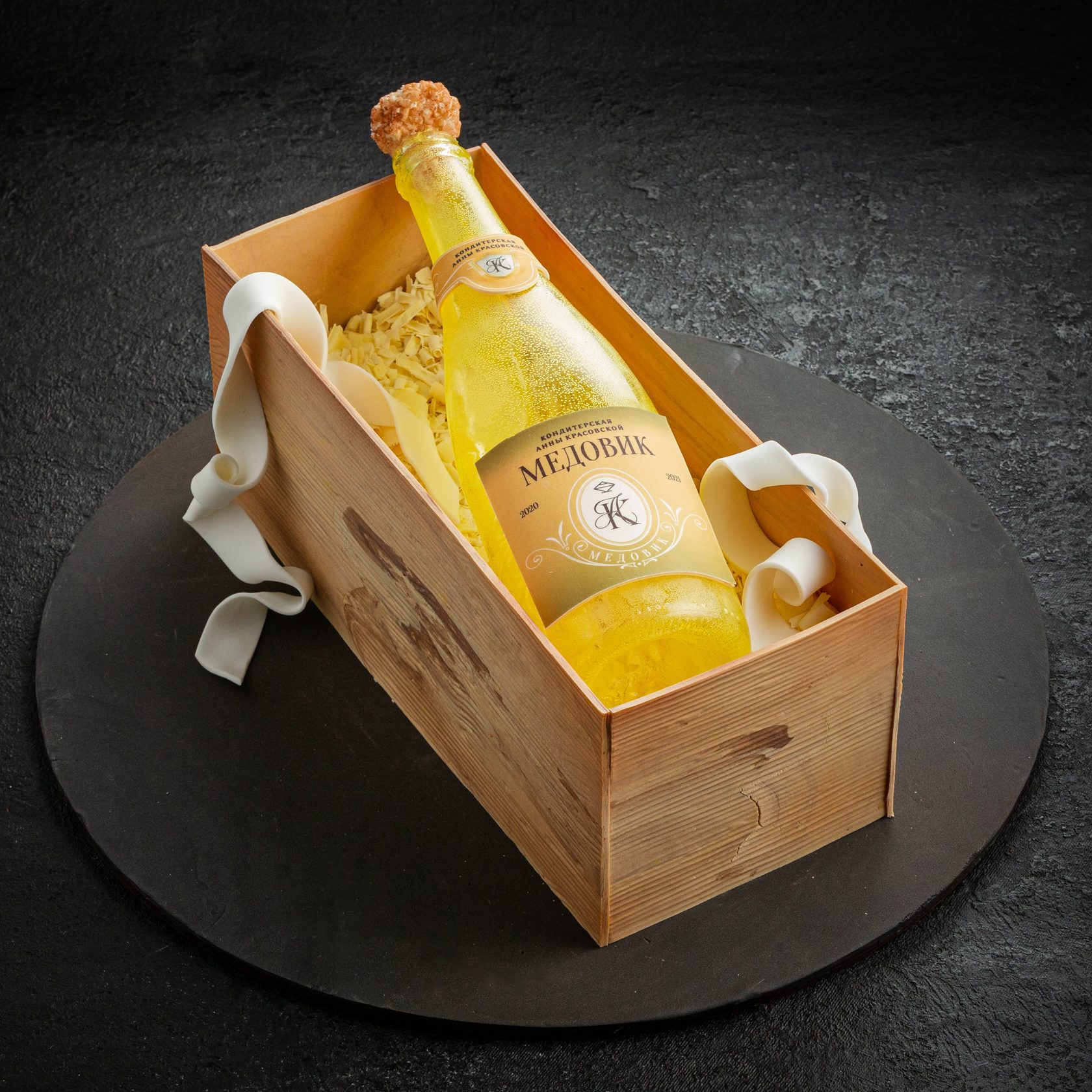 Торт Бутылка шампанского из мастики