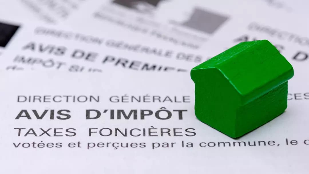 A small green house on the property tax declaration form in France