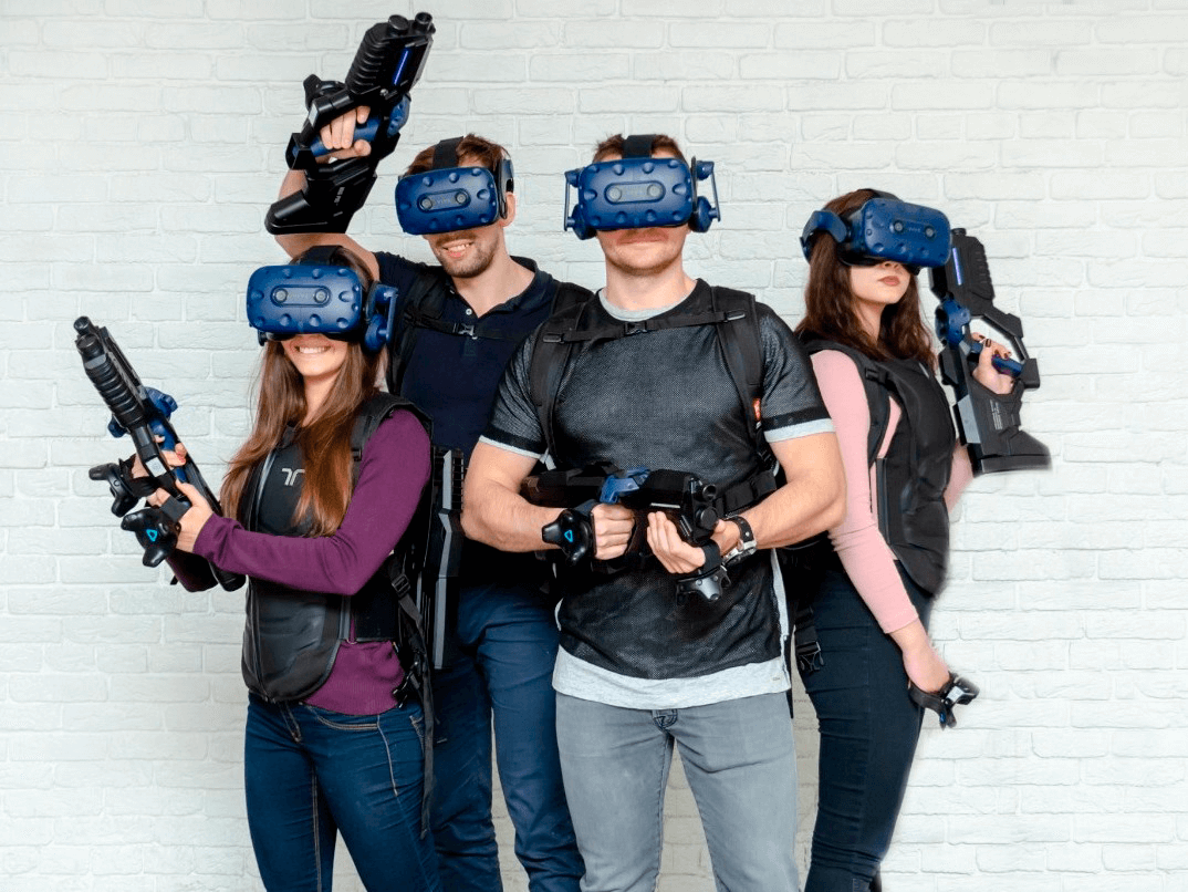 фото парня и девушки на романтическом свидании в публичном месте