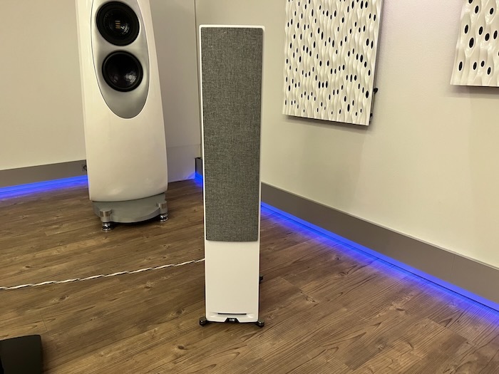 ELAC Uni-Fi Reference UFR52