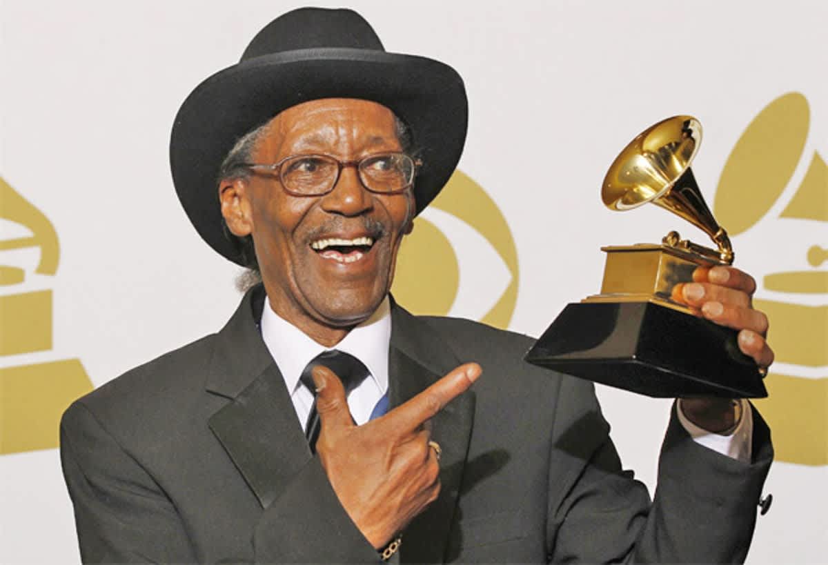 Уилли Биг Айз Смит с наградой Grammy