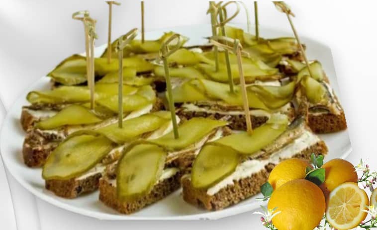 Канапе со шпротами на ржаном хлебе