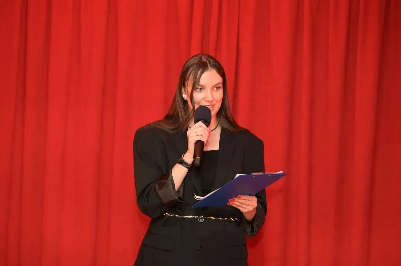 Ведущая праздничного концерта