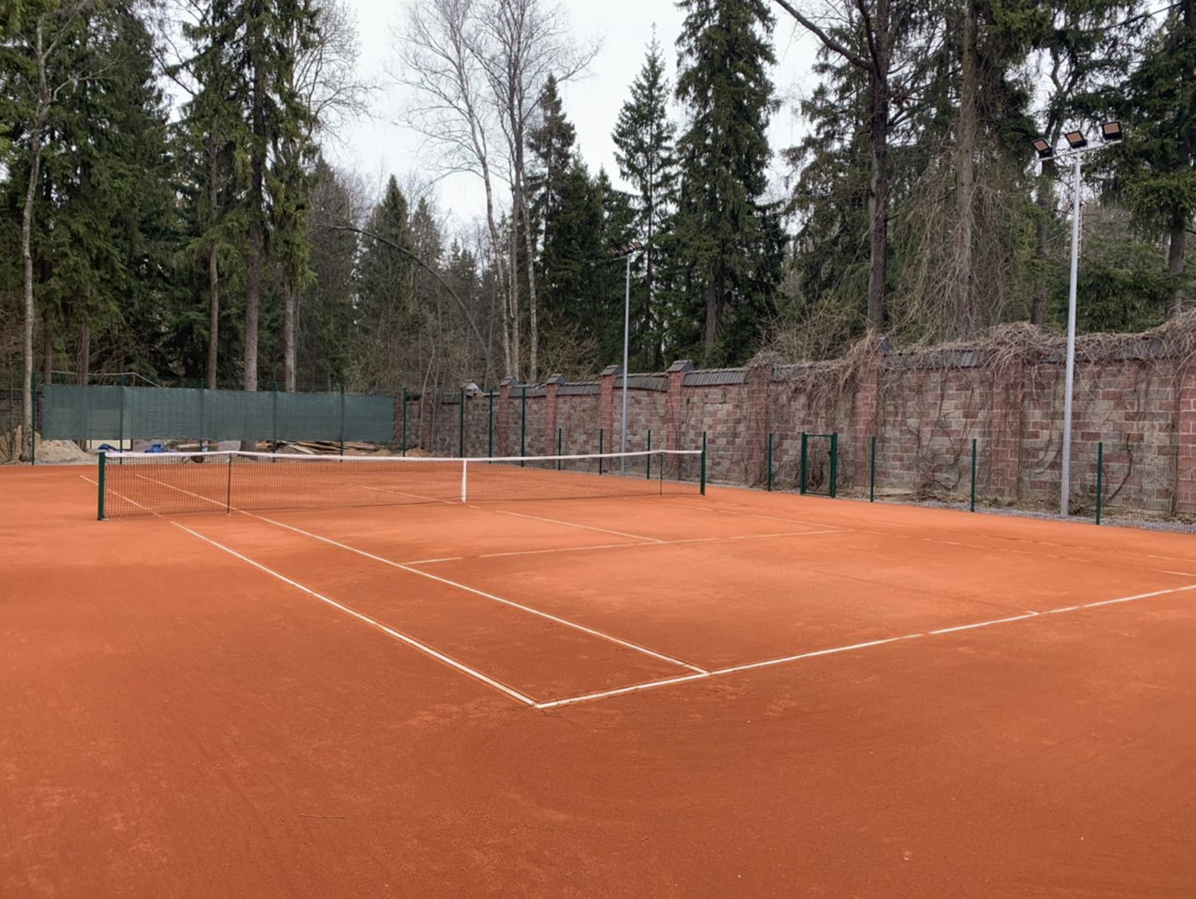 Оптовый магазин товаров для тенниса Tennis Expert предлагает средства по уходу за грунтовым кортом
