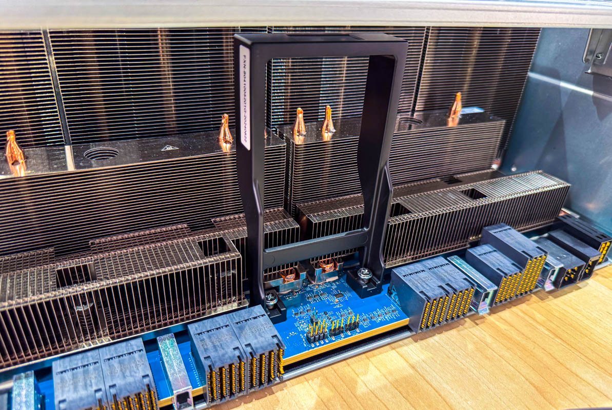 Inspur NF5488A5 NVIDIA HGX A100 8 GPU Assembly Without Airflow Guide PCIe And Power Connector Side