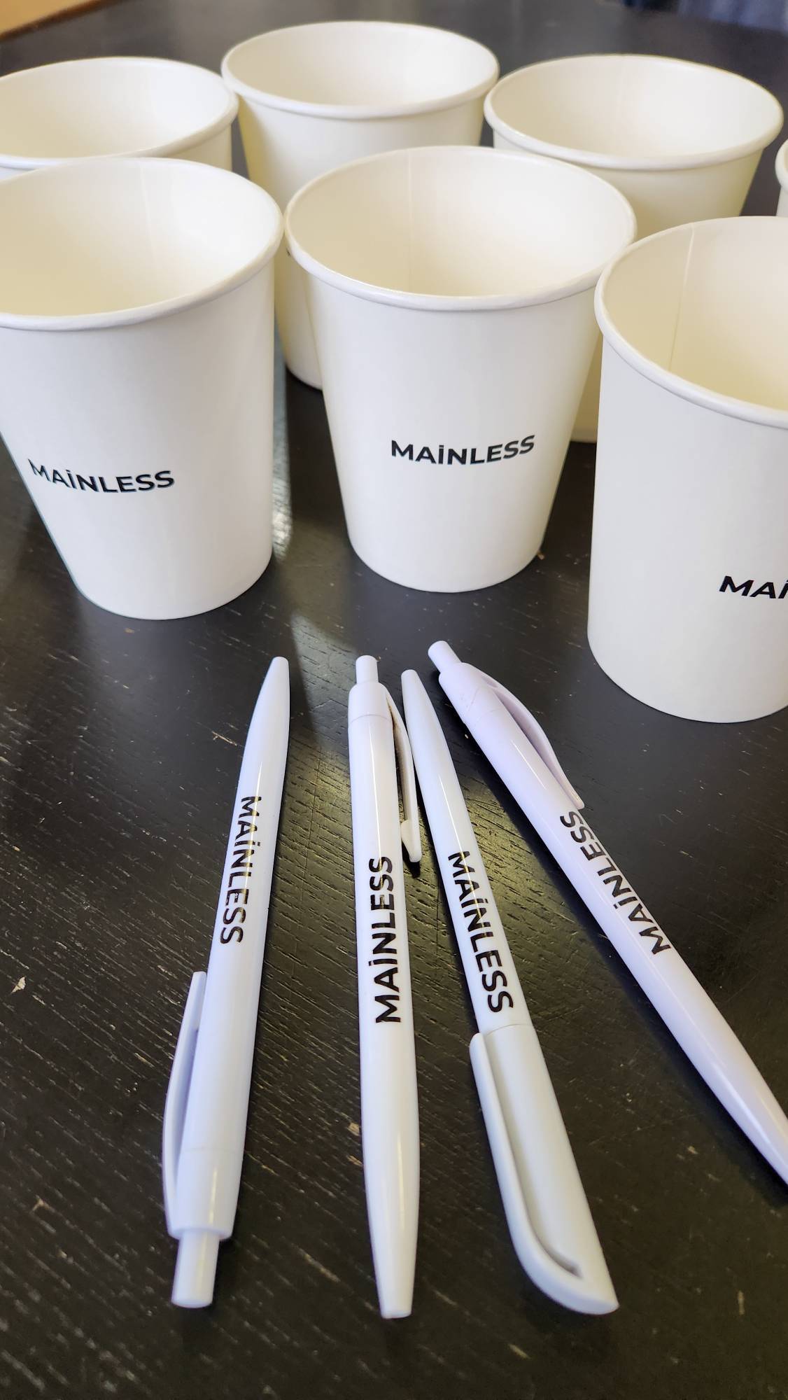 Бумажные стаканчики с логотипом Mainless