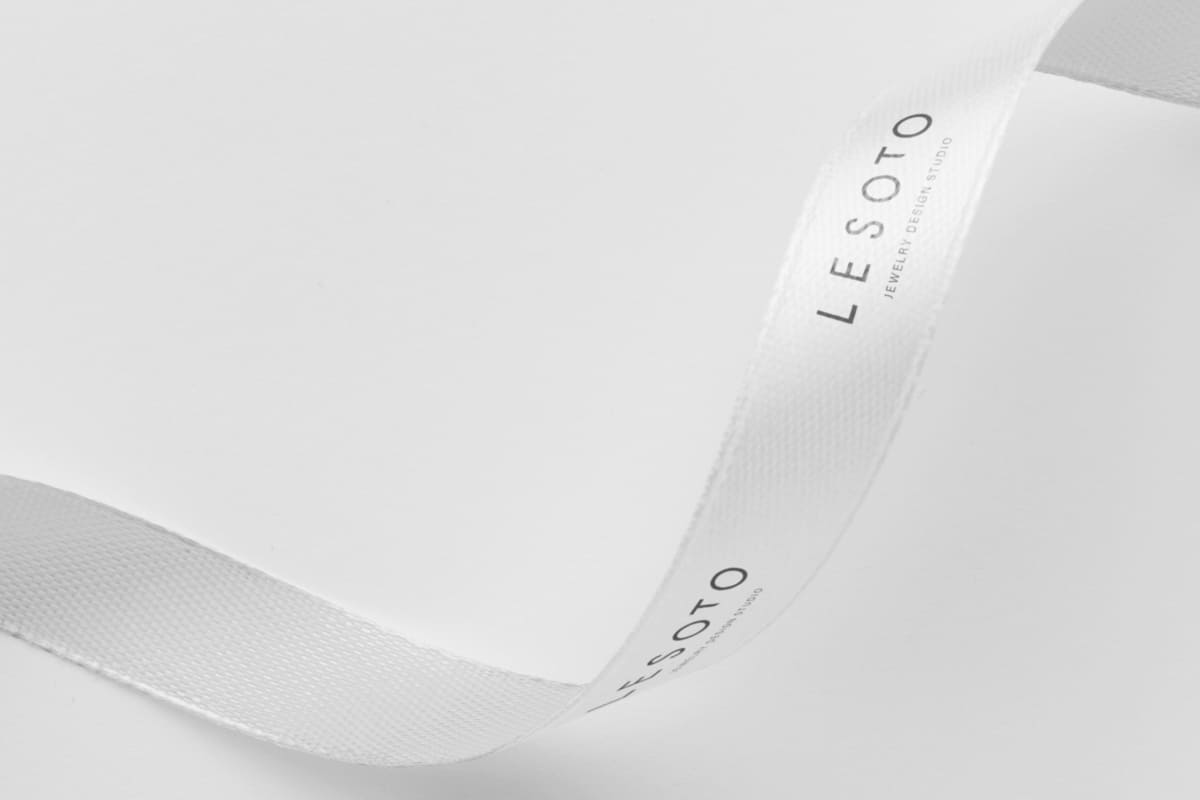 Брендинг для ювелирной студии Lesoto: логотип, гайдбук, фирменный стиль, упаковка