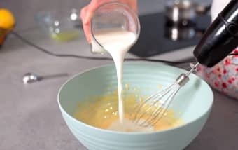 Приготовление американских панкейков на молоке: шаг 3