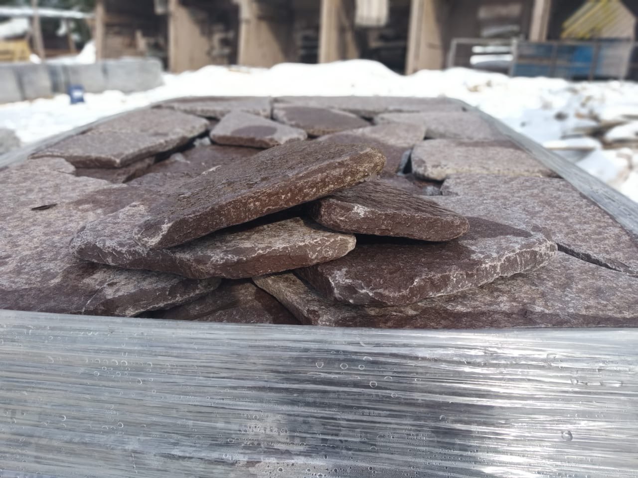 Лемезит галтованный бордовый