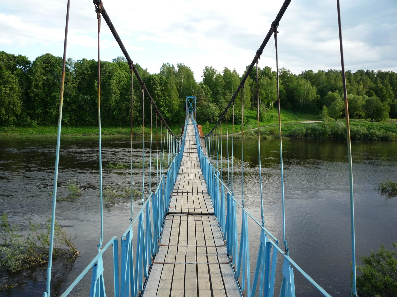 мост через реку угра