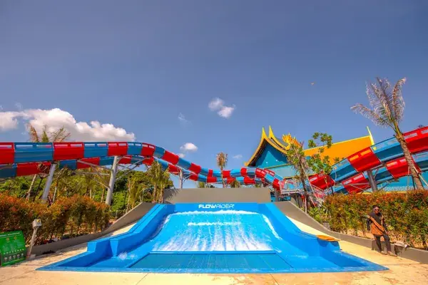 Волна FlowRider и тайский павильон