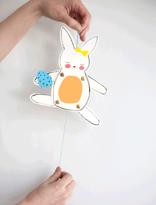 Подвижная игрушка зайчик. Дергунчик заяц. Игрушка дергунчик из картона. Подвижные игрушки из картона. Подвижная игрушка на нитках.