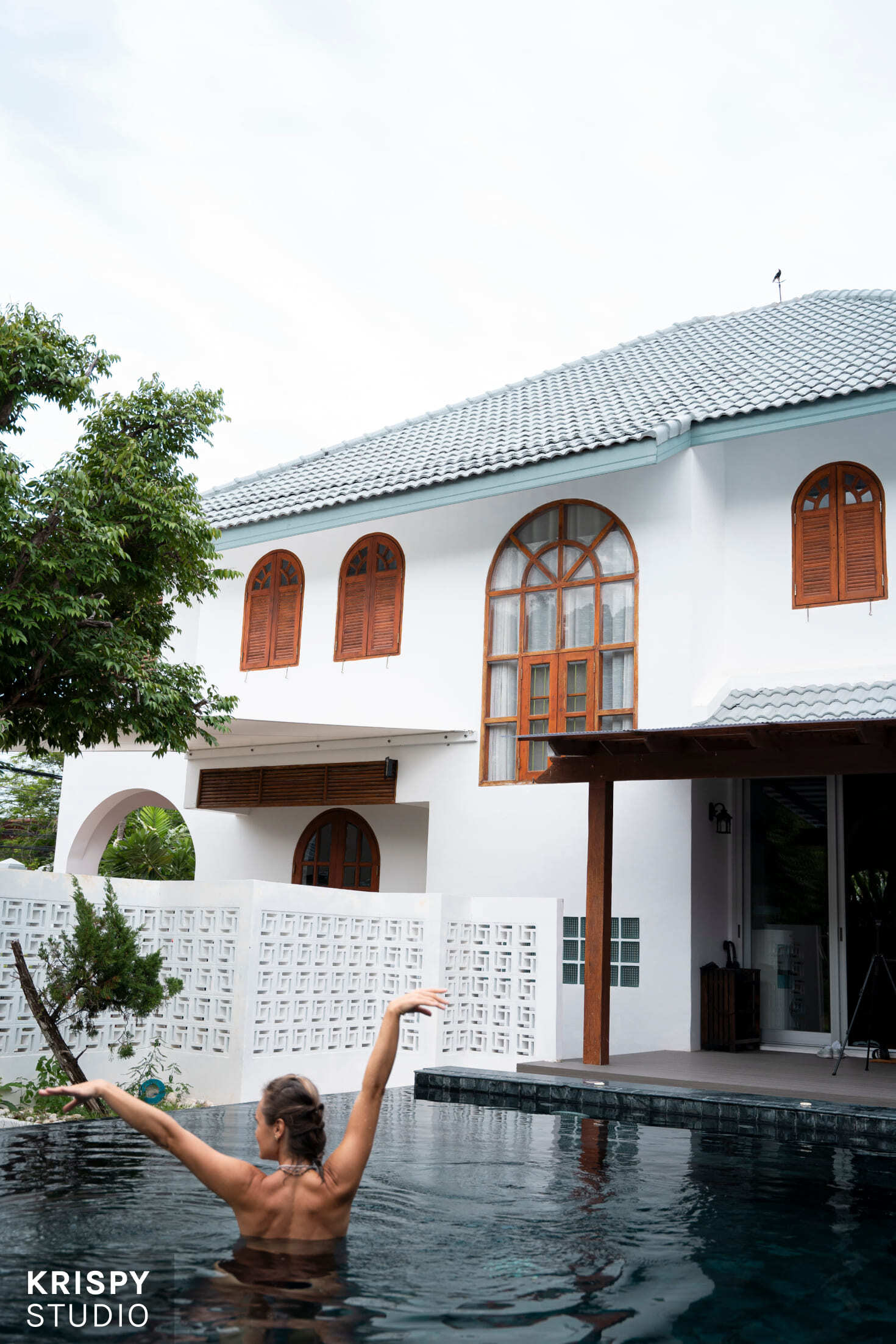 Женский променад на вилле, выездная фотосессия