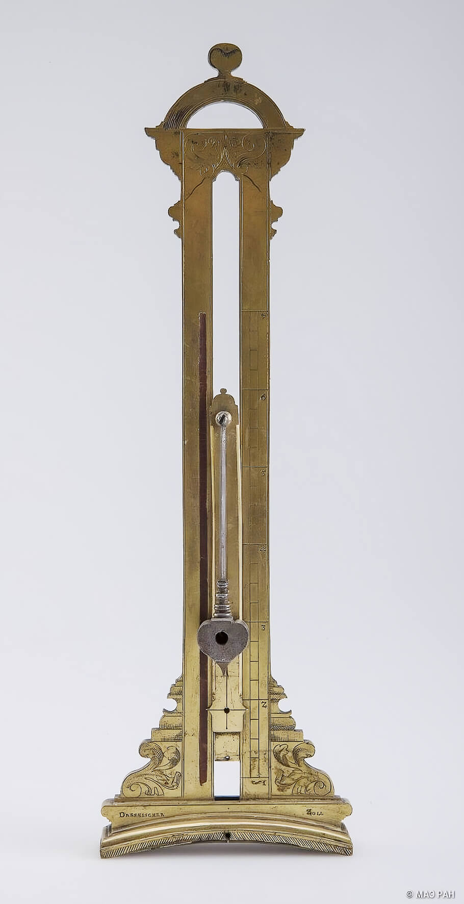 Gunner's sight (front). 1578. Kunstkamera, St. Petersburg.