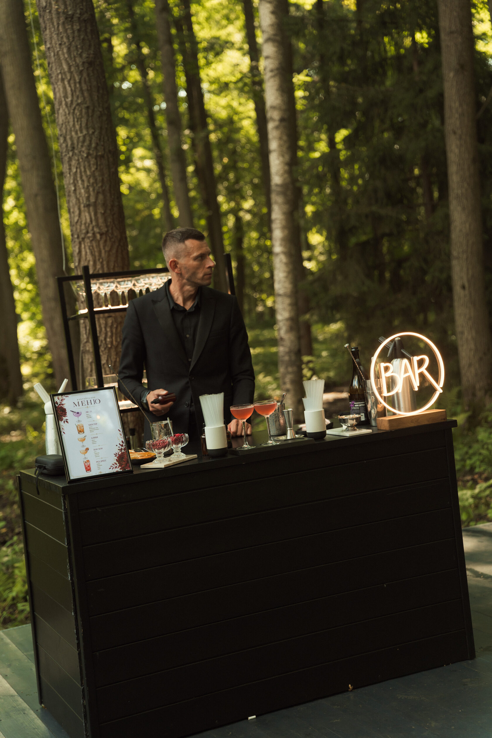 Темная деревянная барная стойка Black Wood re:BAR