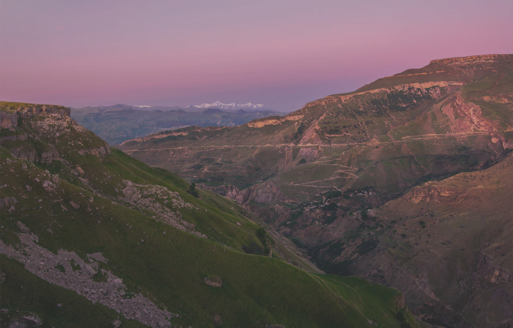 Дагестан фото. Горы Дагестана ущелье. Каньон Чортанги. Рассвет в горах Дагестана. Дагестан каньон на закате.