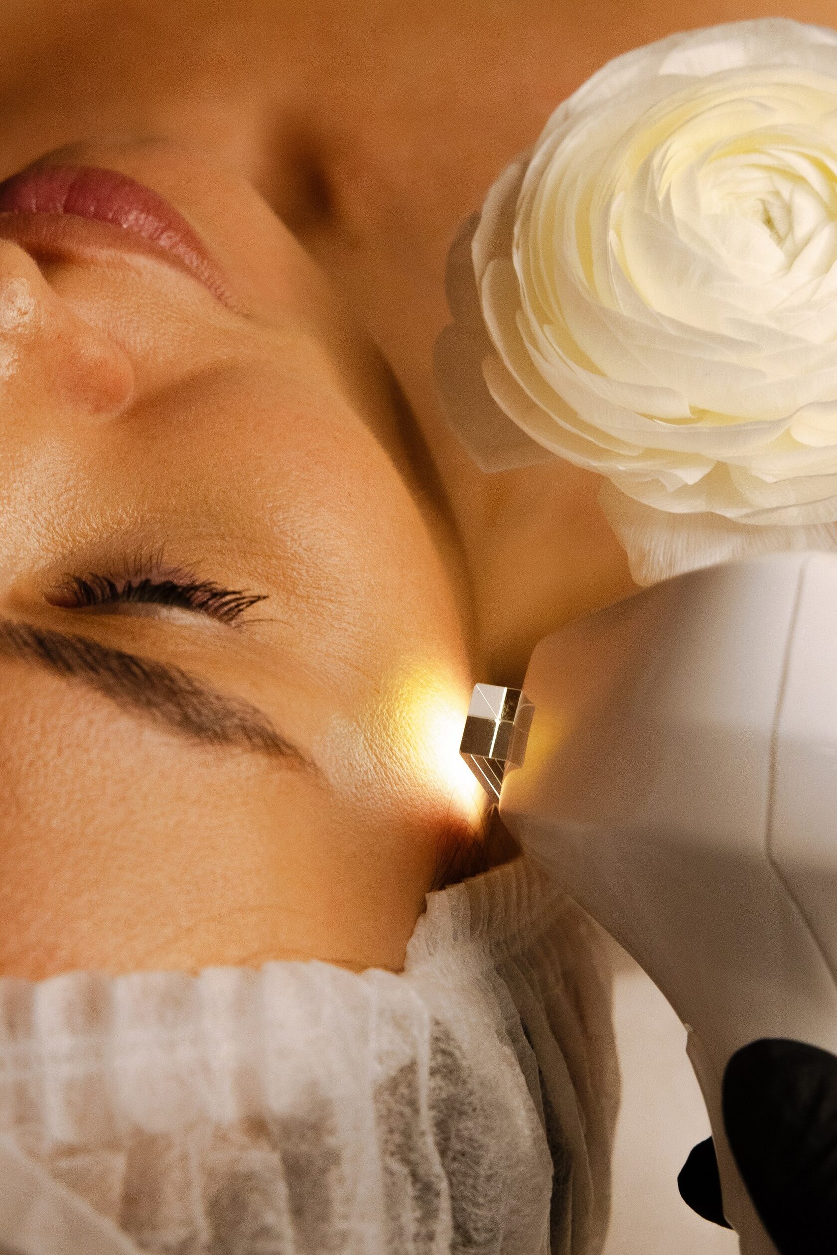 Процедура Lumecca в REBUS BEAUTY - IPL-фототерапия для адресной работы с пигментацией