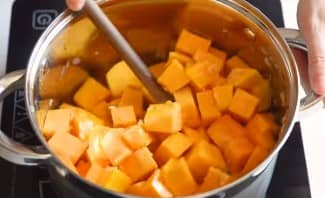 Приготовление крем-супа из тыквы со сливками: шаг 7