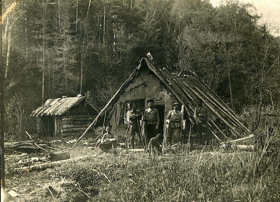 Землянка. Реальная фотография экспедиции Арсеньева