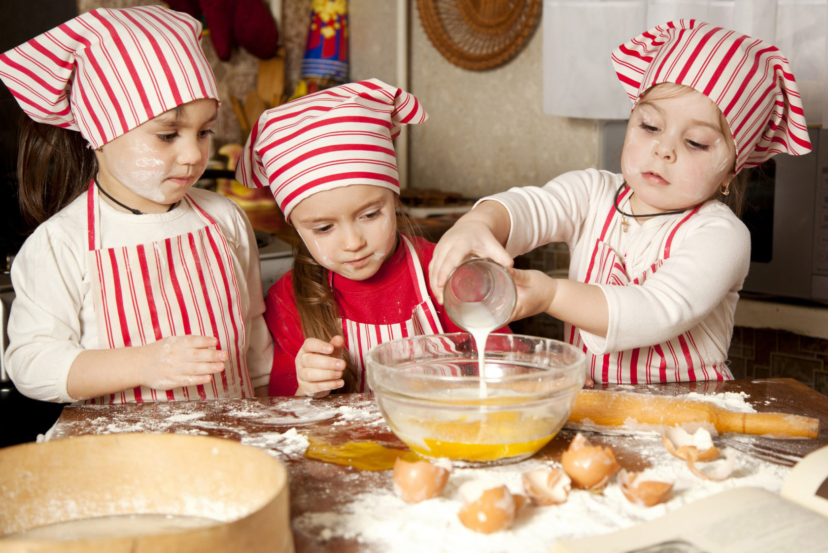 Kids cook. Кулинарный мастер класс для детей. Кулинарные мастер классы для детей. Уроки кулинарии для детей. Творческая кулинария для детей.