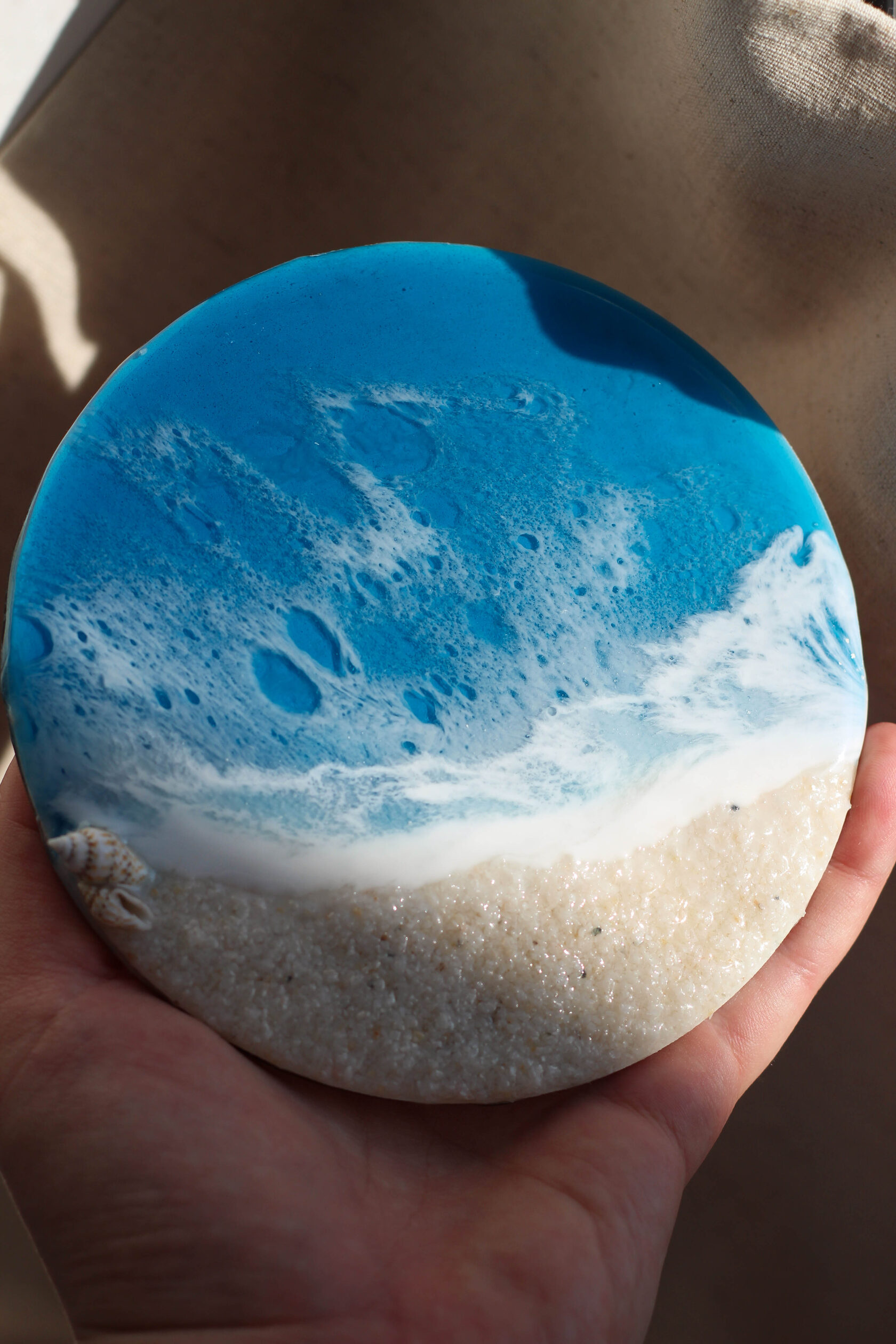 Круглый подстаканник из эпоксидной смолы с эффектом моря