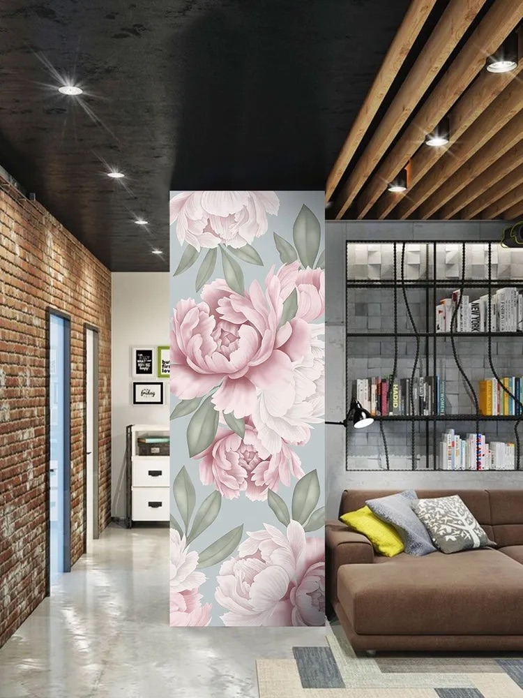 Светло-серые обои с пионами в интерьере, ширина 1 метр