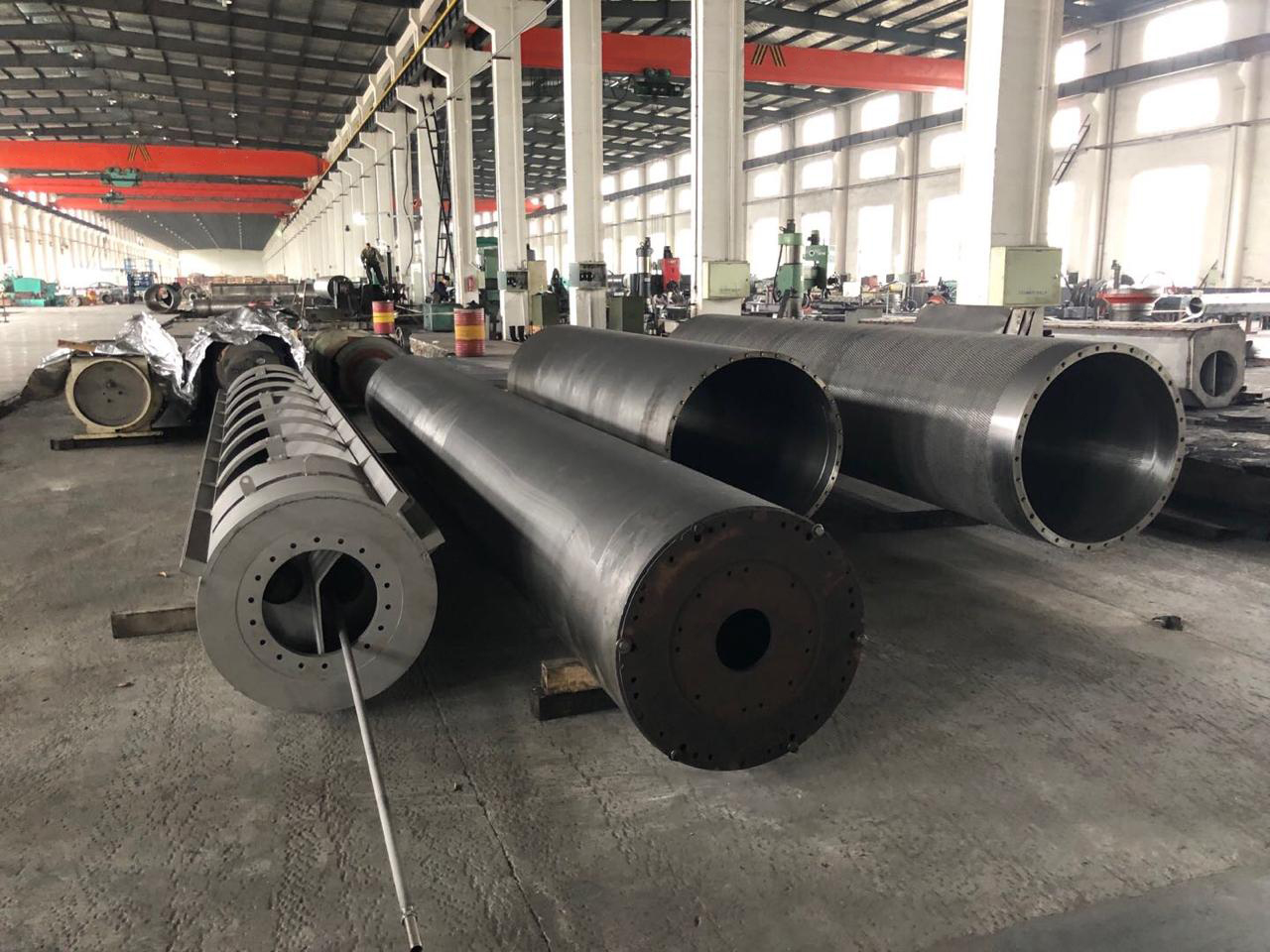 громадные валы совершенно. громадные валы совершенно. валы токарная обработка. ковка вала. силиконовые валы для производства.