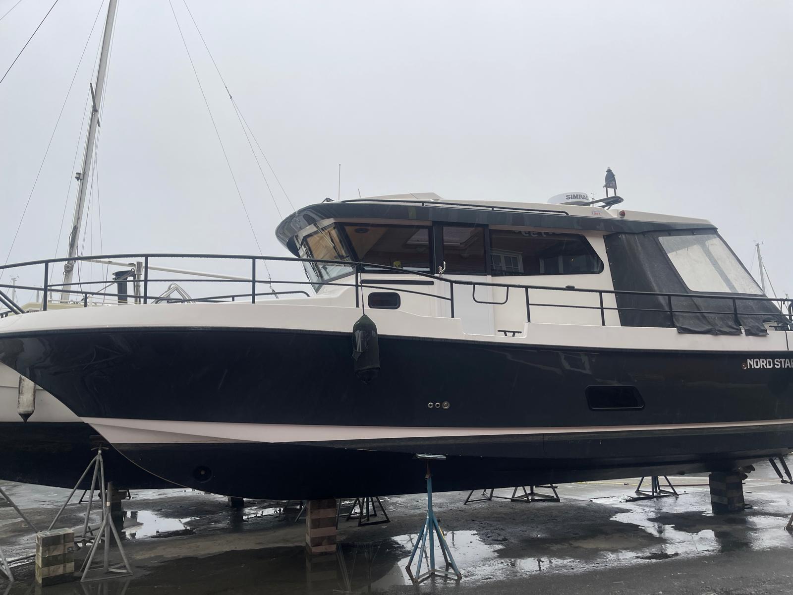 Nord Star 33+ передний ракурс корпуса на ходу