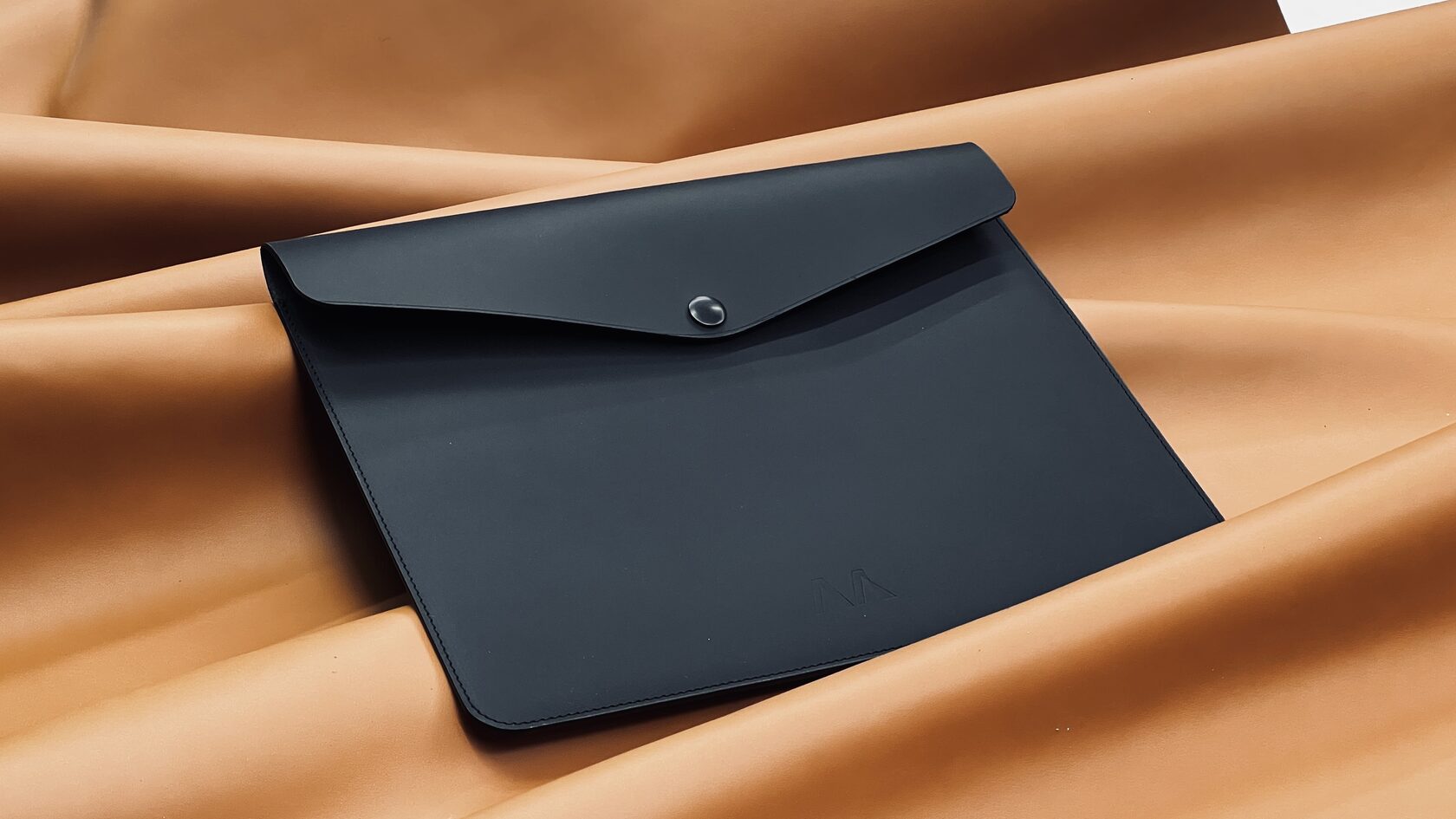 Ручной пошив кожаных аксессуаров и сумок на заказ в Москве