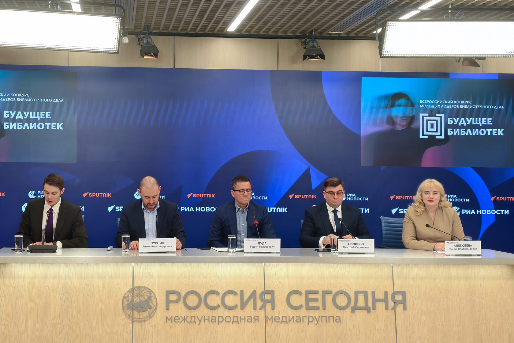 Человек читающий 2.0
