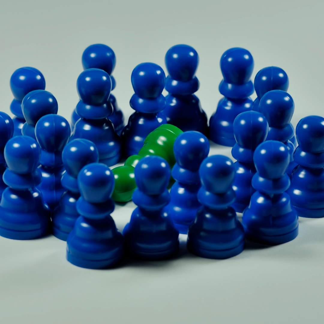 dark blue pawns in a circle with a green pawn lying down