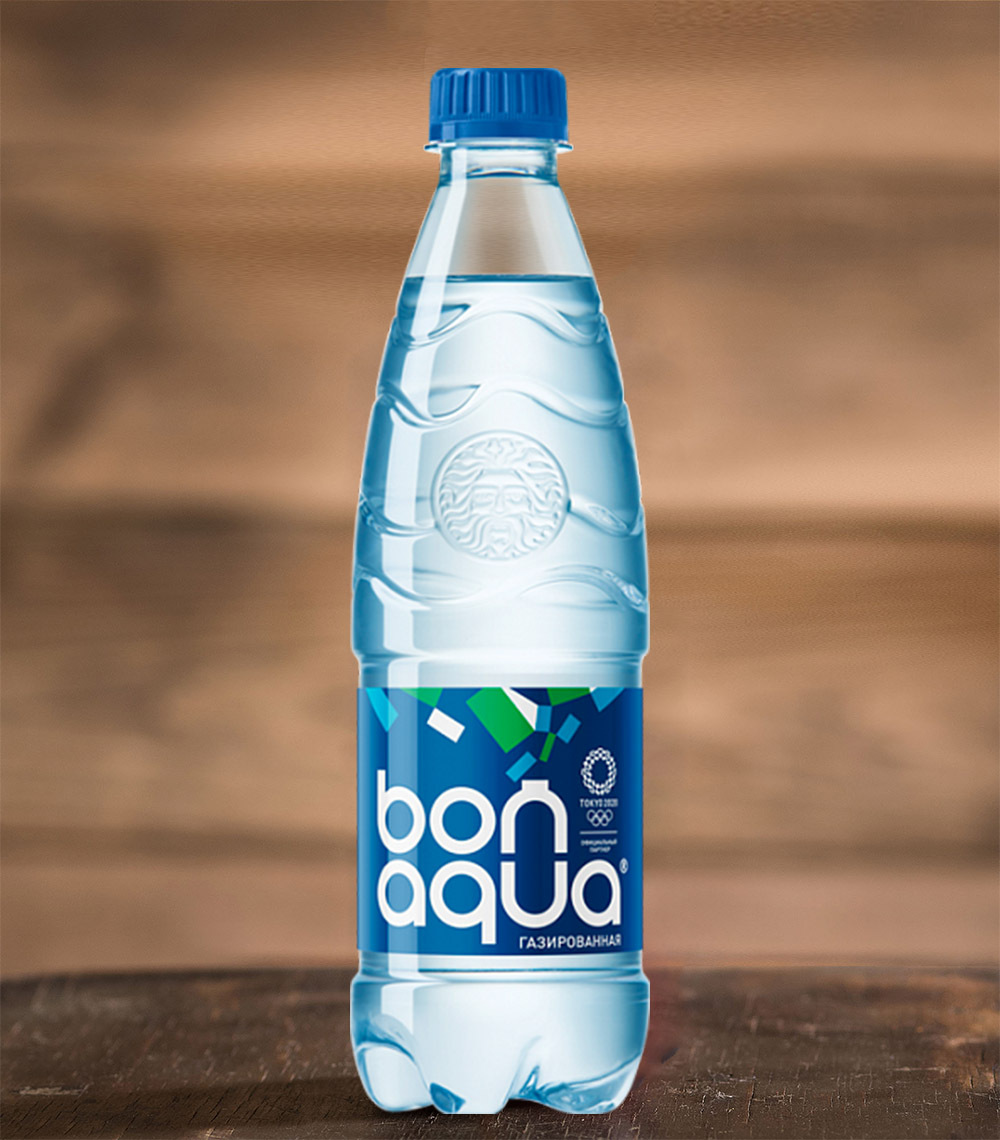 Бутылка негазированной воды