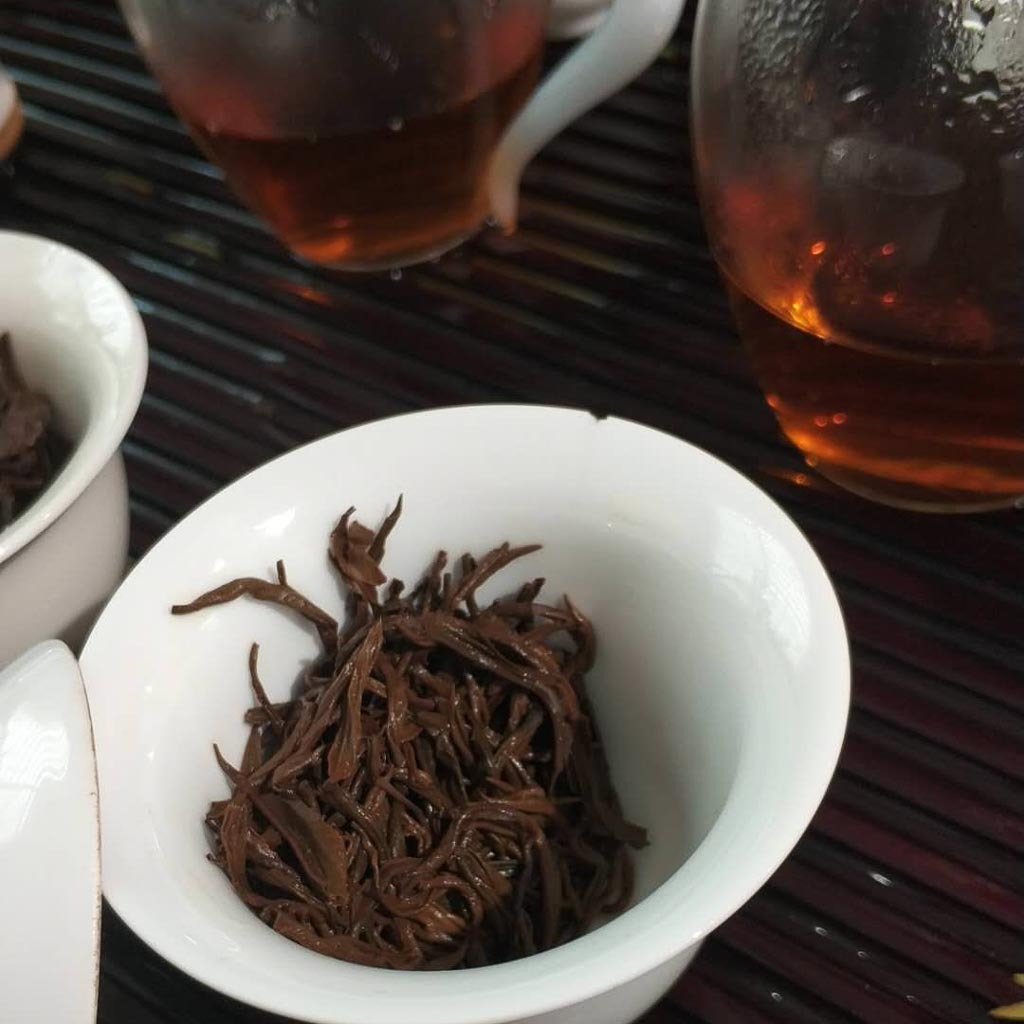 Golden Eyebrow Tea Infusion Color