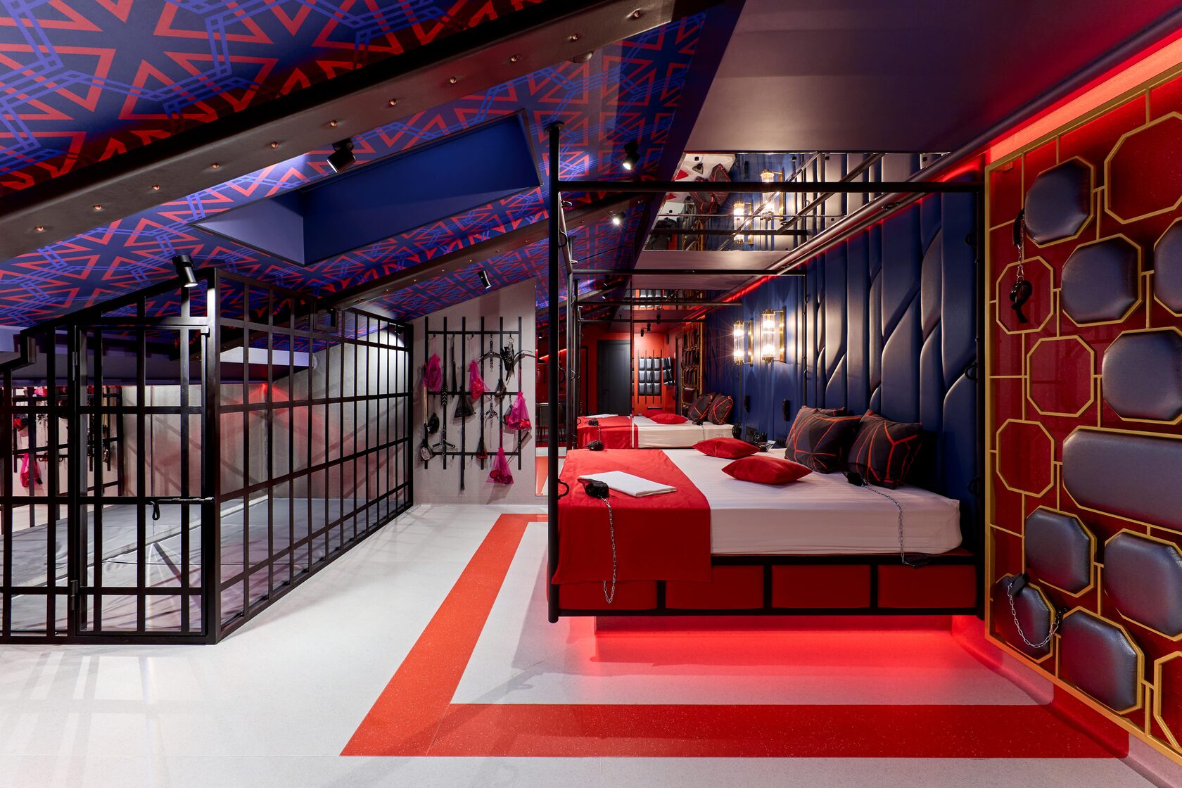 Красный люкс: новый тематический BDSM-номер с почасовой оплатой в  премиум-отеле 11Rooms Китай-город