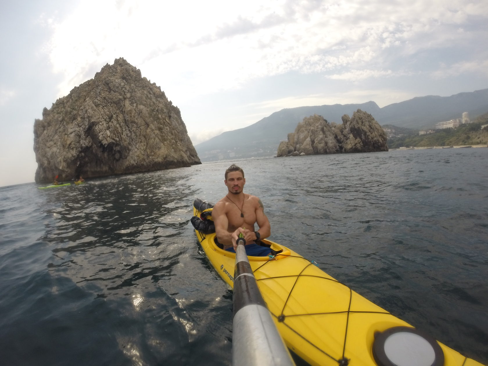 Каяки севастополь. Каяки в Крыму. Морской каякинг в Крыму. Каяки Феодосия. Курортное прокат каяков.