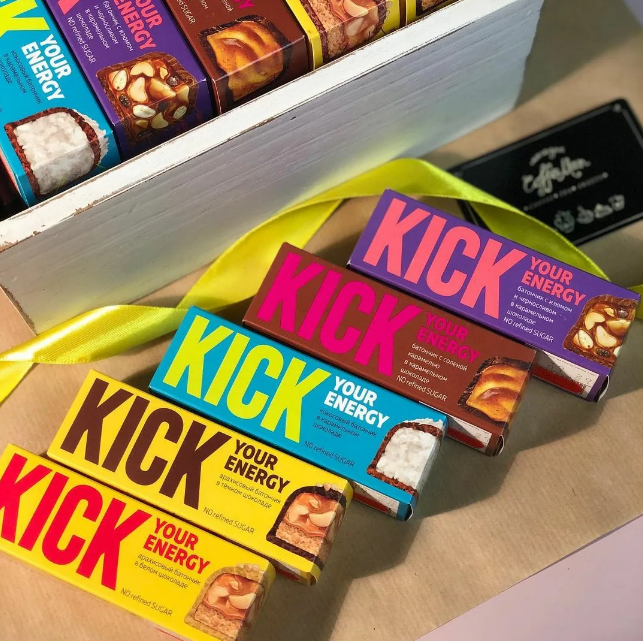Kick your energy. Kick батончик. Шоколадка Kick. Конфеты КИК. КИК батончики коробка.