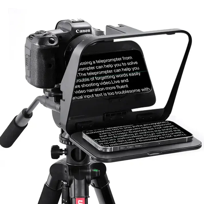 Prompter zamontowany na aparacie Canon z tekstem na szybie