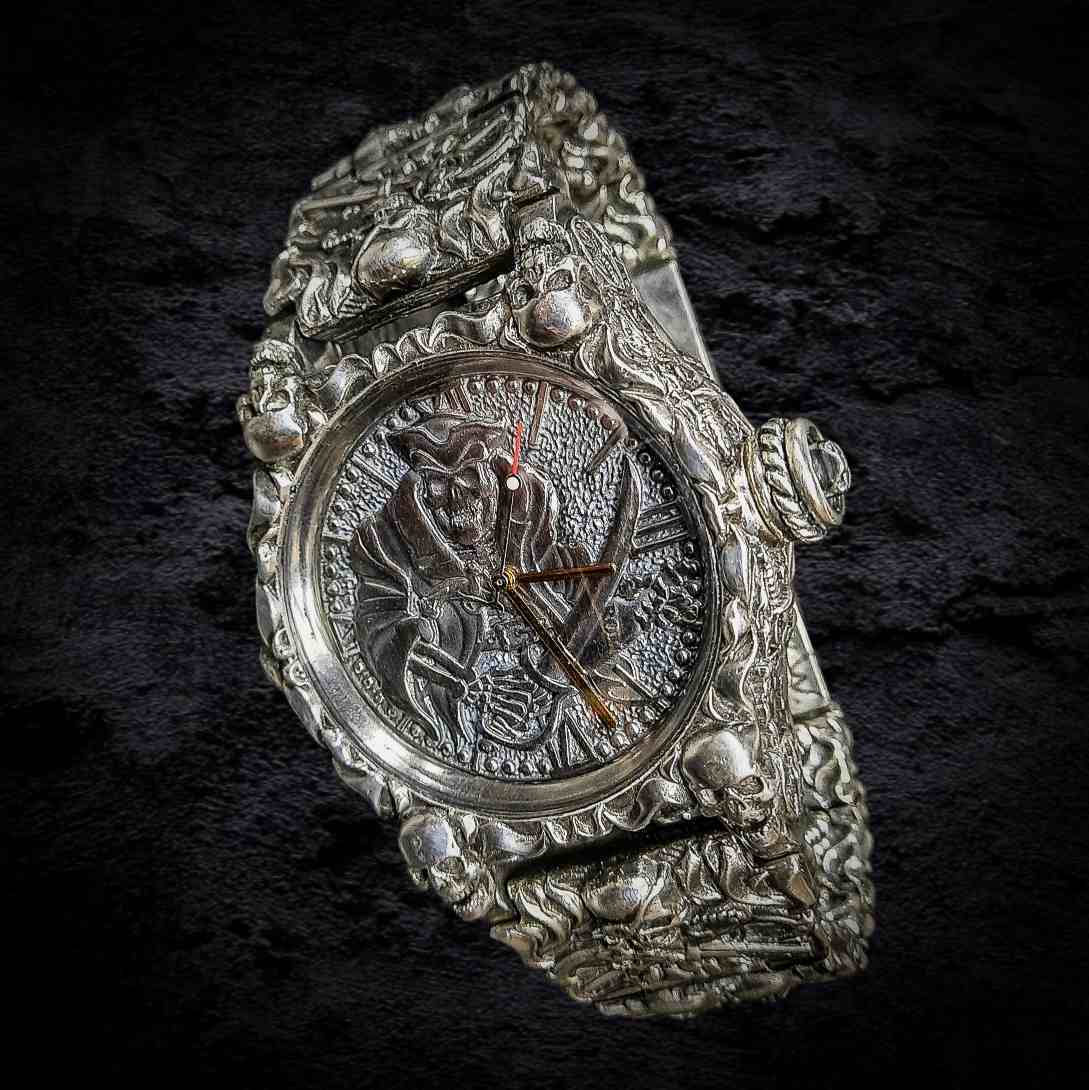 мужские часы из серебра, серебряные часы, массивные часы.