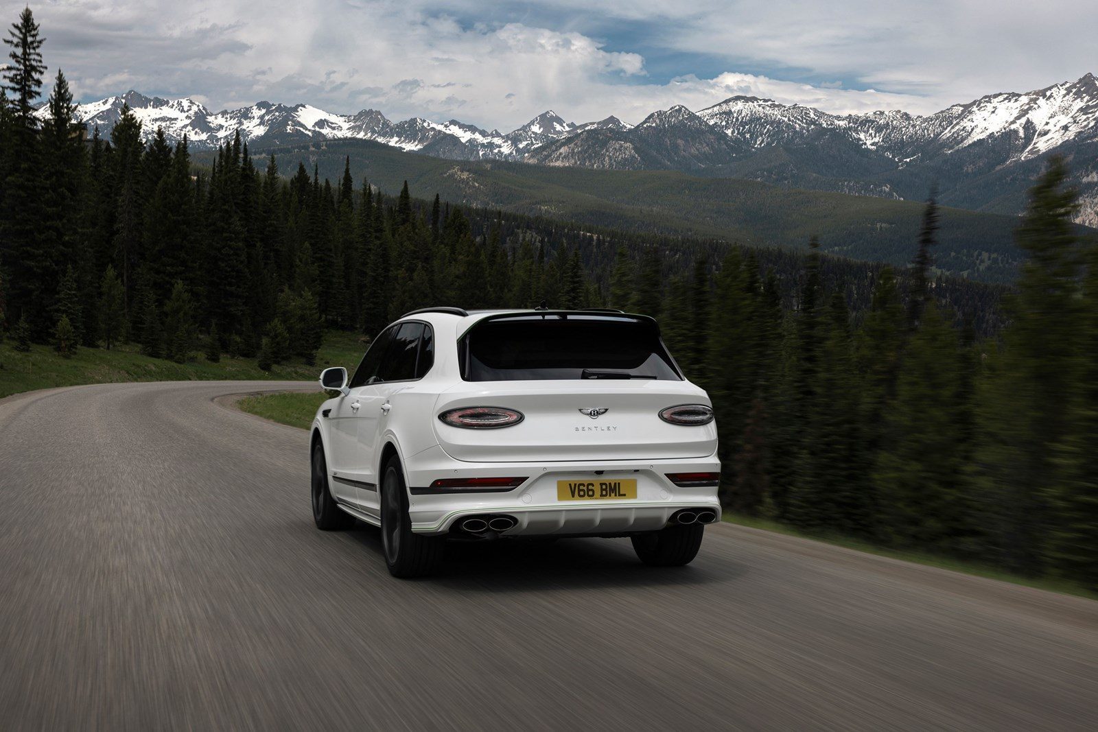 Bentley Bentayga EWB, задний ряд