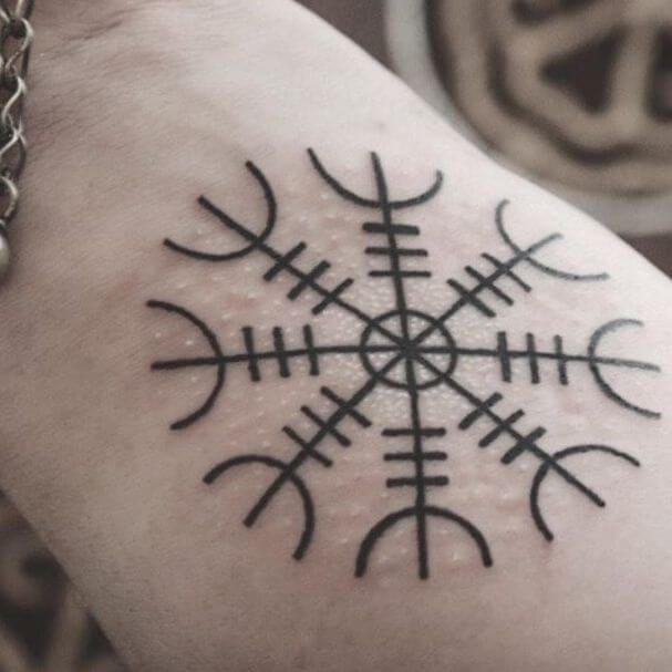 Значение татуировки викинг: символика и история