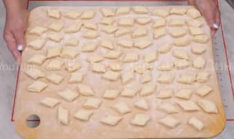 Приготовление ленивых вареников из творога по классическому рецепту: шаг 9